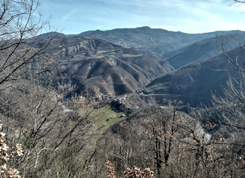 San Salvatore domina le anse della Trebbia