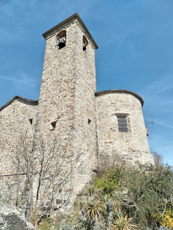 Il campanile della chiesa dei SS. Cosma e Damiano