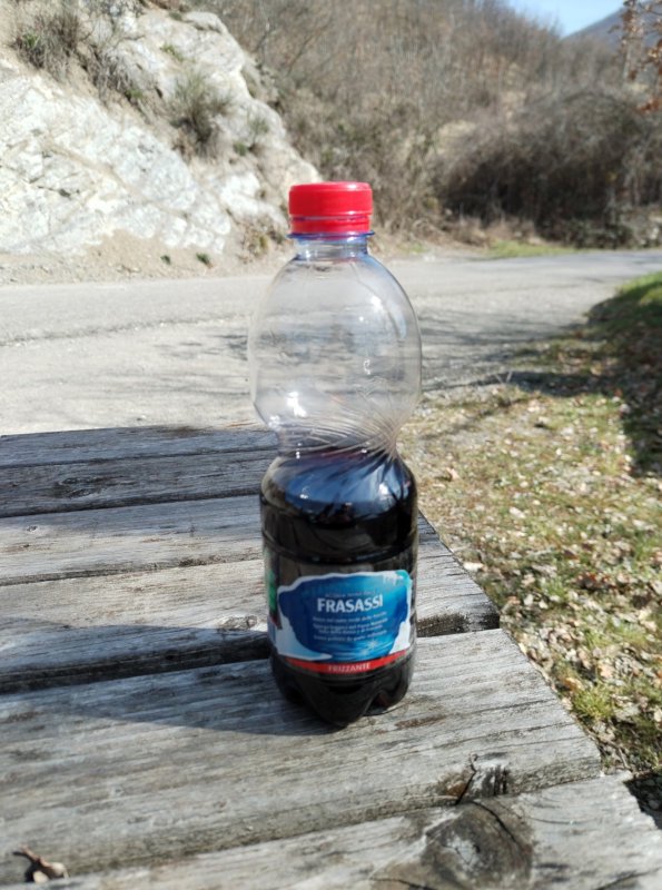 Scendendo verso Marsaglia: sosta pranzo. E un po' di rosso